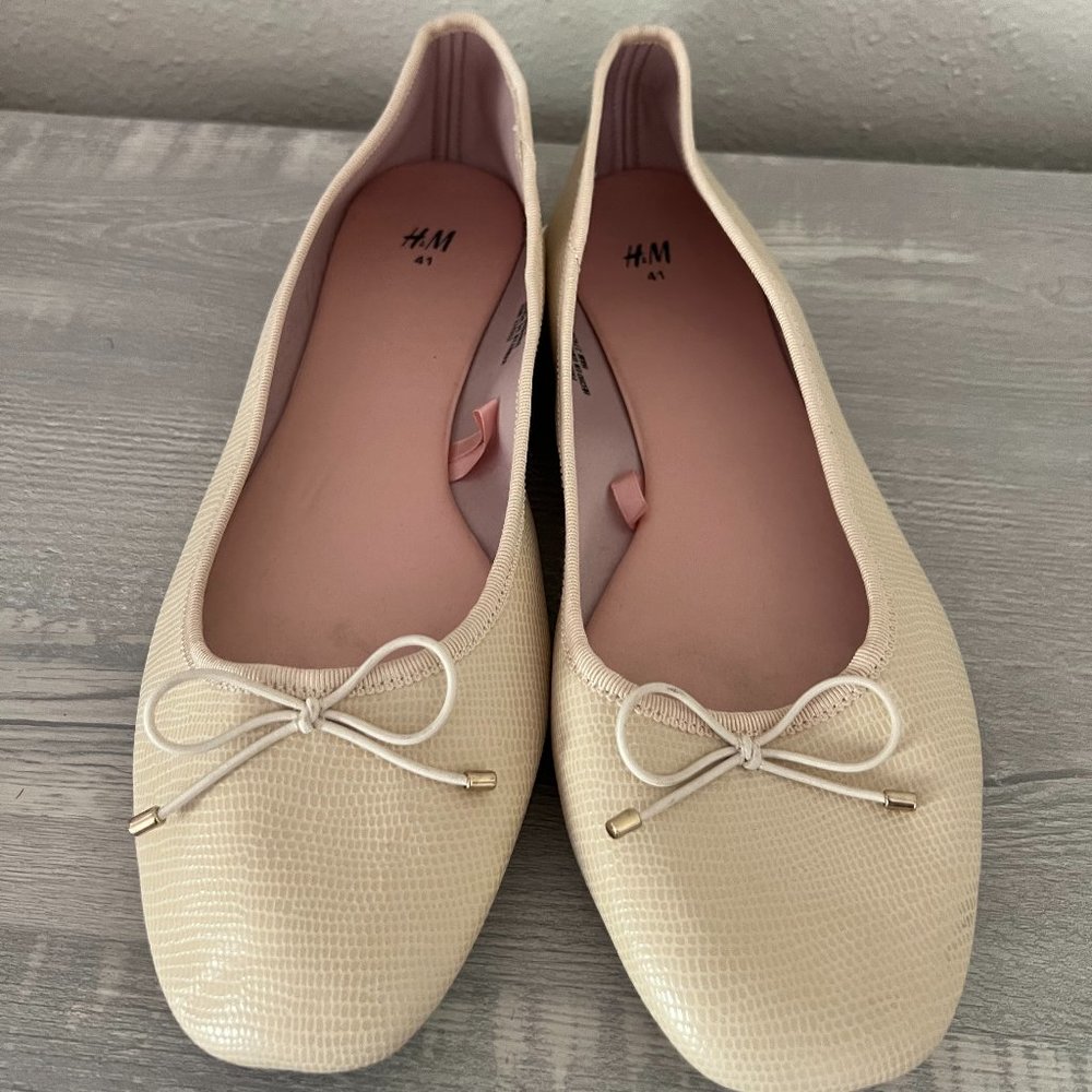 H&M Cream Flats with Rounded Toe